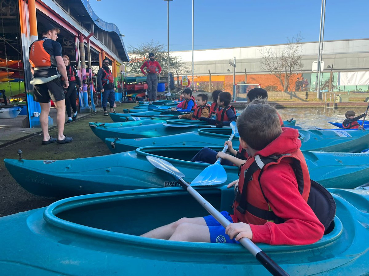 LdnSportsTrust's tweet photo. We had a great week last week during half-term at Canalside SAFE camp☀️ with some amazing weather and lots of fun activities like kayaking, Stand up paddle boarding as well as lots of land sport including boxing, basketball, archery and much more 🏏⚽️🎾🥊🏀🚣♀️ #SAFEcamp https://t.co/5Xz50nOp0K