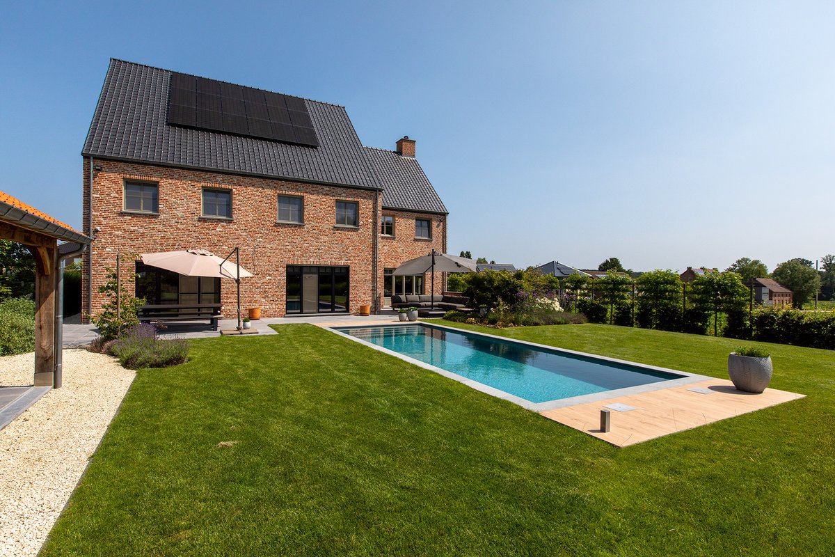 niveko_pools's tweet photo. Belgian beauty is famous for its distinctive architecture and unique style. NIVEKO pools make a perfect to match to classic Belgian houses as a unique garden centrepiece. NIVEKO portfolio offers 5 overflow types and 2 skimmer types – enough to create your own private paradise! 🌴 https://t.co/lU8LqfFGHF