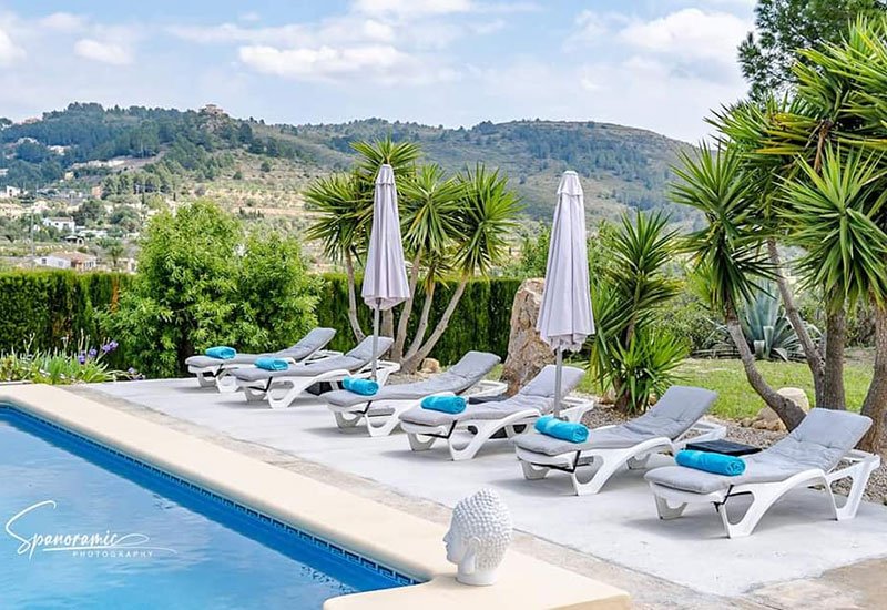 A wonderful place with a beautiful view over the garden and the Spanish landscape, provide that wonderful holiday feeling. Casa Miralejos is located between Alicante and Valencia.
The 3 guest rooms of this Bed &amp; Breakfast each have their own bathroom. 
adults-only-guide.com/casa-miralejos…