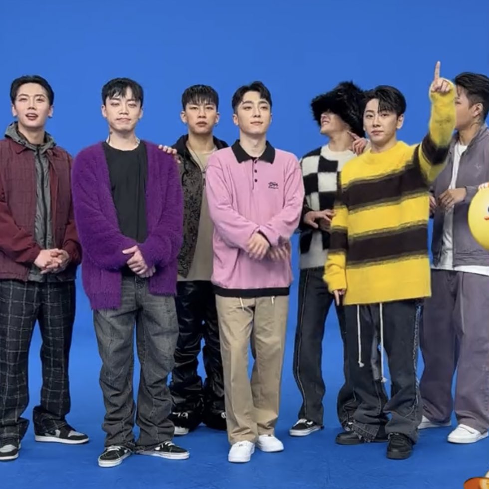 오처니 덕질이 왜 재밌는지 아느냐..
어제밤에 분명 센터에서 살기작렬하는고양이 열변하다 잤는데 오늘은 센터에 공손한말랑순둥핑크고양이가 등장을함