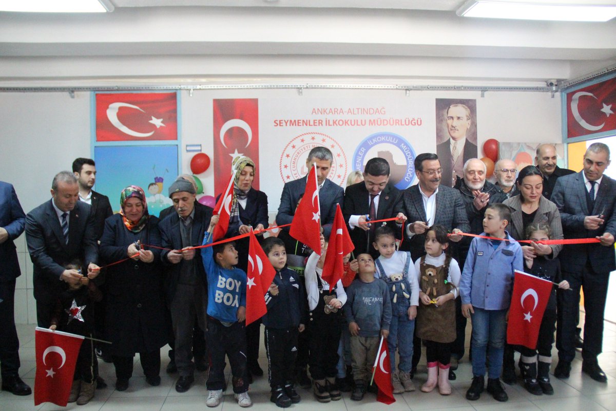 altindagmem's tweet photo. Altındağ Kaymakamı Sn. Cumali Atilla ile Etimesgut Kaymakamı Dr. Naci Aktaş'ın katılımlarıyla ilçemiz Seymenler İlkokulunda oluşturulan sıfır atık temalı "Şehit Mustafa Solak Kütüphanesi" açıldı. Kendilerine İlçe MEM Sn. Hasan Yıldırım eşlik etti.
@cumaliatilla21 @aktasnaci https://t.co/VqnpvYiND0