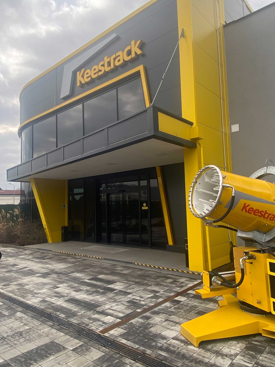warwickward's tweet image. Our team are over at the @Keestrack1 Production Factory in the Czech Republic 👀

They will be taking a look at the new production halls, the latest products Keestrack are producing and then a factory tour to finish the day off! 

#Keestrack #WarwickWard #CrushingAndScreening