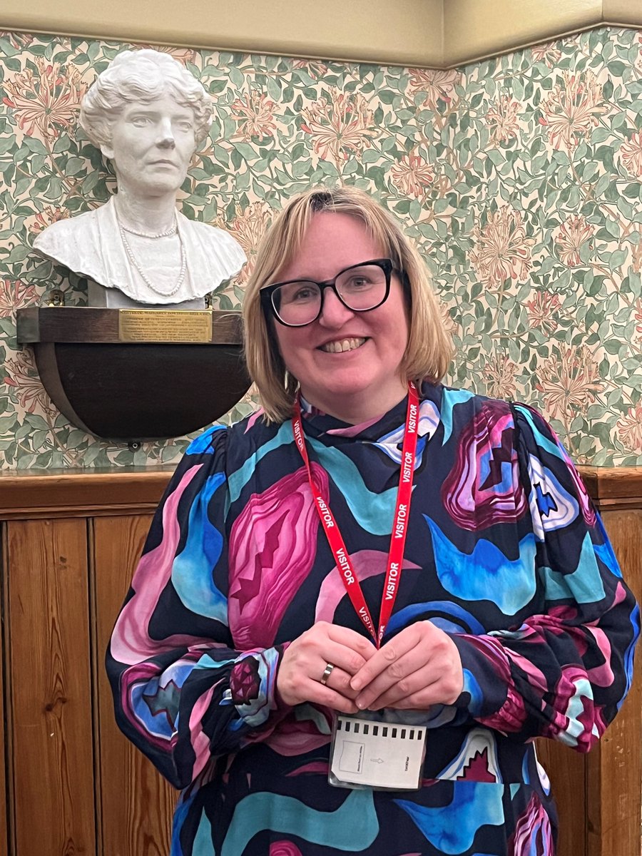 Queen's College London tweet media