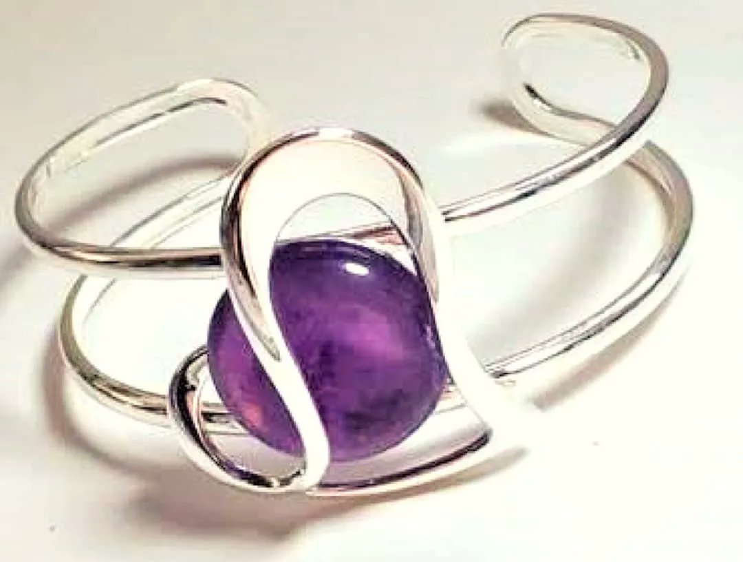 WickedFishBiz's tweet photo. https://t.co/wjOaYK6Z3r #bracelet #amethyst #statementjewelry #statementjewellery #etsyshop #amethystcrystal #gemstonebracelet #etsyhandmade #gemstone #amethystjewelry #cuffbracelet #mothersdaygift #stonebracelet #Aquarians #aquarius #MothersDay https://t.co/BsJ8xK09VA