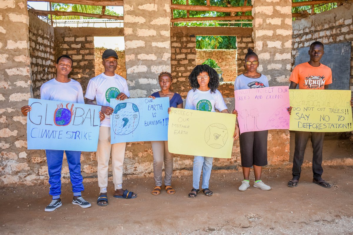 fridays_kenya's tweet photo. International political commitment must express a unified front in ending fossil finance.Licensing more oil and gas wells is beyond absurd and a crime against humanity
#FFFKE #GlobalClimateStrike #ClimateStrike #TomorrowIsTooLate https://t.co/rEtw9VDAIN