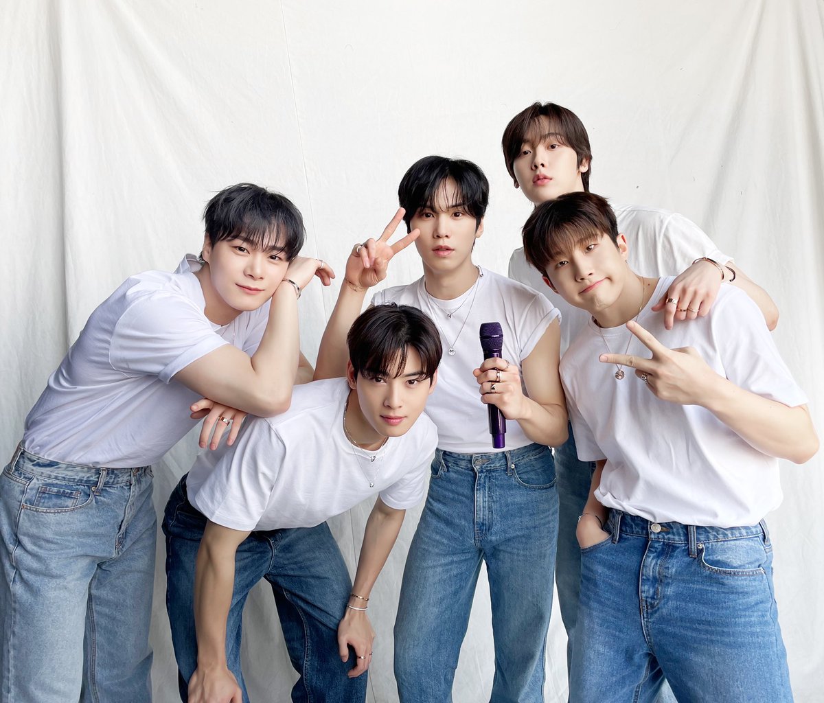 seunwoni's tweet photo. #아스트로를_만난건_7ᅵ적_이야 😌💞 https://t.co/811wJCBaPX