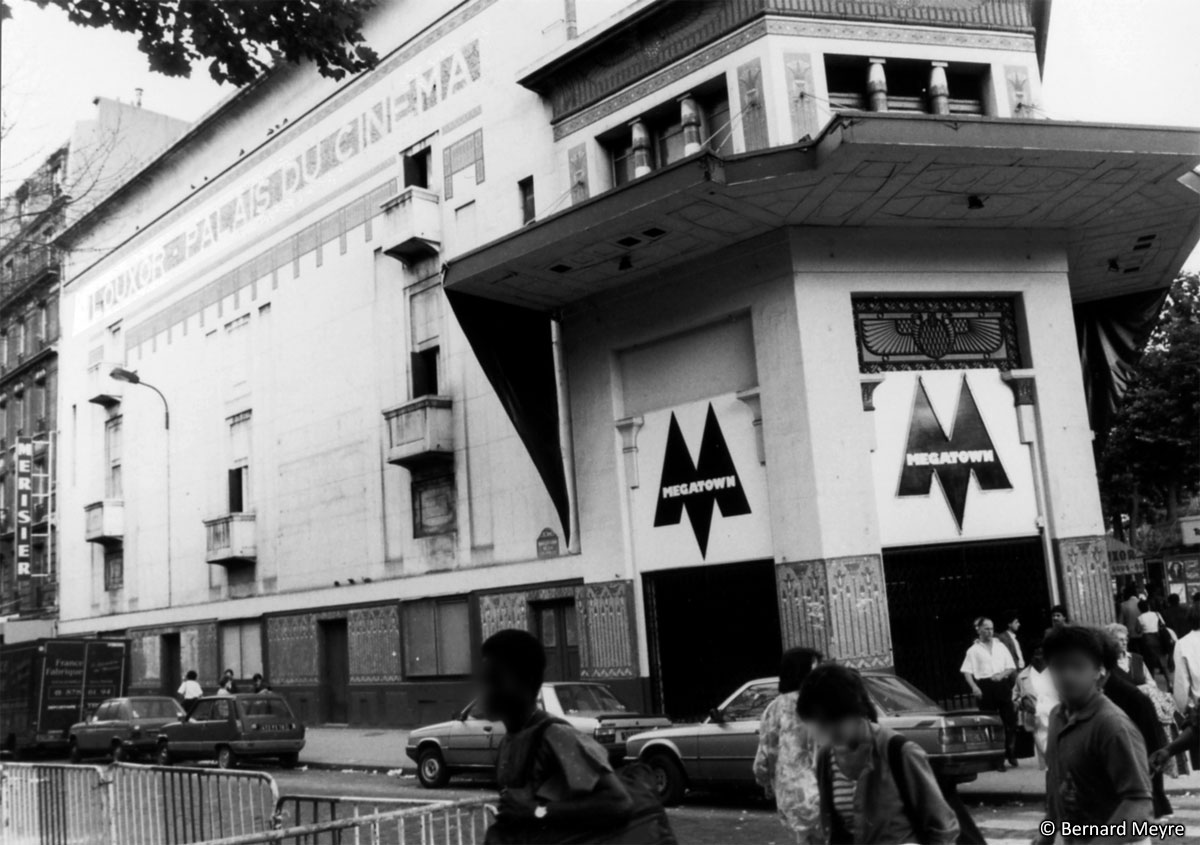 Dans son histoire centenaire le Louxor aura connu deux (courtes) tentatives pour transformer la salle de cinéma en boîte de nuit au milieu des années 1980 :
La Dérobade // Le Megatown