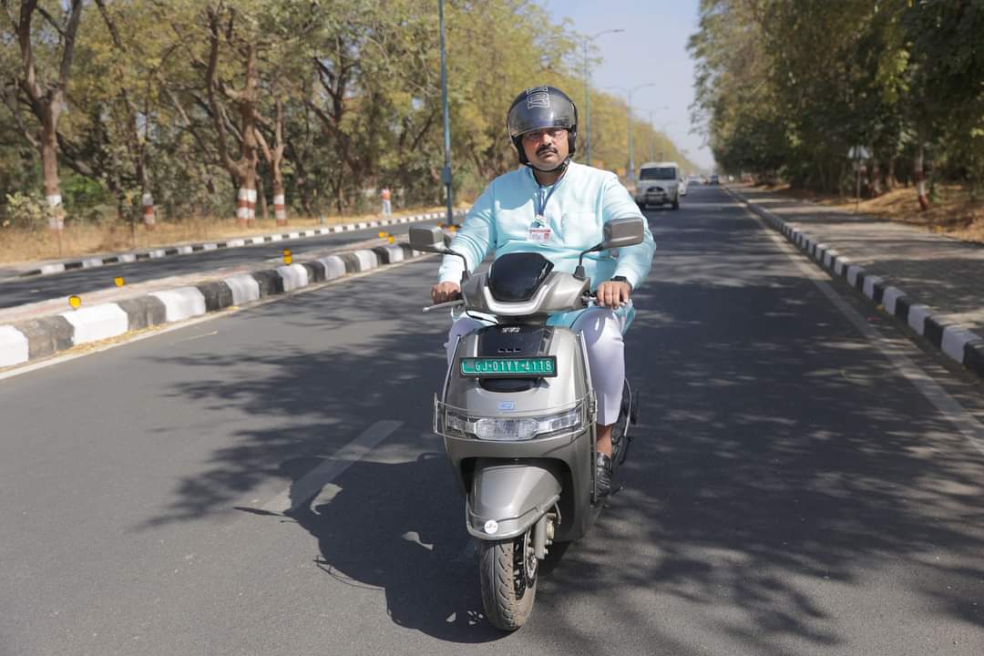 BJP MLA Amit Thaker reaches Gujarat Assembly on Electric Scooter