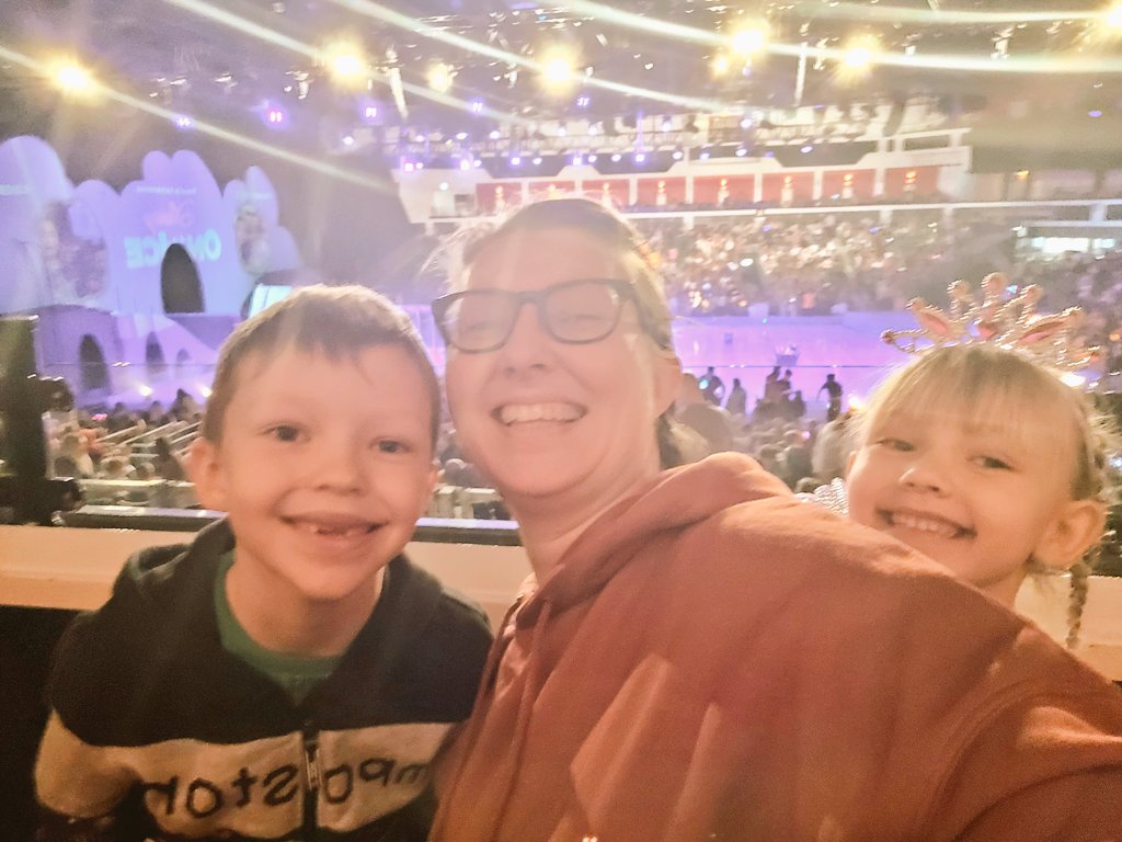 MrsStDunny's tweet photo. First ever concert, loving Disney in ice #disneyonice https://t.co/EfPq14L5W4