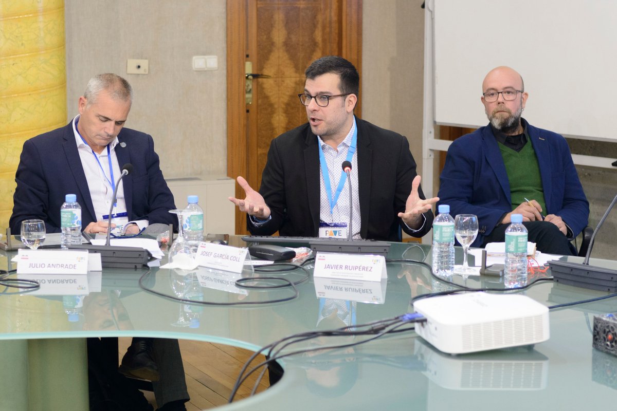 FundEuroArabe's tweet photo. Nuestro investigador @J_Garcia_Coll presentó las conclusiones y recomendaciones del proyecto PAVE, que junto con las aportaciones y visión de todos los asistentes, son determinantes para la cooperación en la prevención de la radicalización @H2020Projects https://t.co/RuD70GwF29
