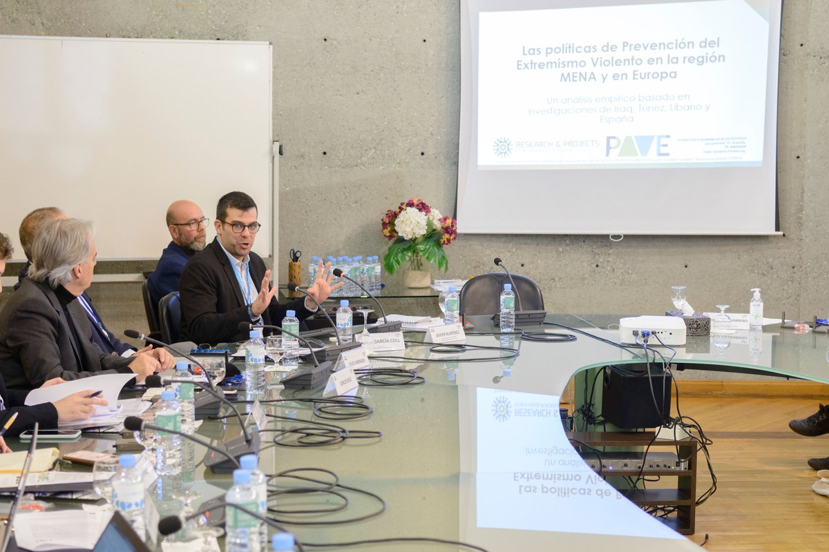 Fundación Euroárabe de Altos Estudios -FUNDEA (@fundeuroarabe) on Twitter photo Nuestro investigador <a href="/J_Garcia_Coll/">Josep Garcia</a> presentó las conclusiones y recomendaciones del proyecto PAVE, que junto con las aportaciones y visión de todos los asistentes, son determinantes para la cooperación en la prevención de la radicalización <a href="/H2020Projects/">Horizon2020Projects</a> Nuestro investigador <a href="/J_Garcia_Coll/">Josep Garcia</a> presentó las conclusiones y recomendaciones del proyecto PAVE, que junto con las aportaciones y visión de todos los asistentes, son determinantes para la cooperación en la prevención de la radicalización <a href="/H2020Projects/">Horizon2020Projects</a>