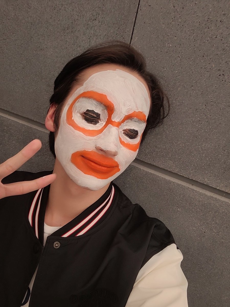 translatingTXT's tweet photo. [230223] #HUENINGKAI Weverse 

“let’s just keep these amongst ourselves ㅎ.ㅎ...
(cute tone) next time, i’ll try doing something cool as well hahaha
i had a lot of fun!!! i’m sorry for scaring you >3<”

@TXT_members @TXT_bighit https://t.co/gHLxS4jglg