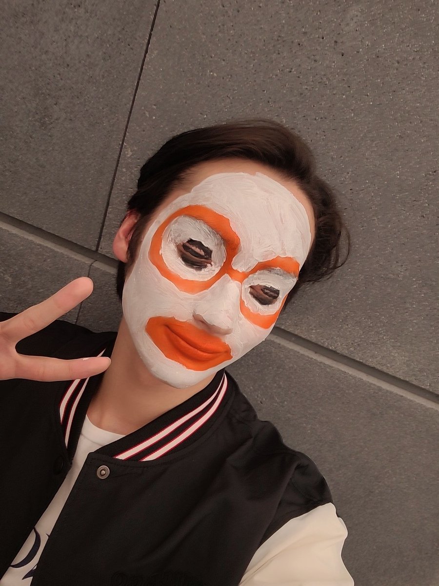 translatingTXT's tweet photo. [230223] #HUENINGKAI Weverse 

“let’s just keep these amongst ourselves ㅎ.ㅎ...
(cute tone) next time, i’ll try doing something cool as well hahaha
i had a lot of fun!!! i’m sorry for scaring you >3<”

@TXT_members @TXT_bighit https://t.co/gHLxS4jglg