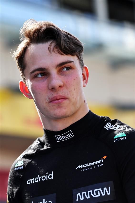 OscarPiastriBr's tweet image. 📸| Oscar nessa manhã durante o primeiro dia de testes!!

Via James Moy

#OscarPiastri #F1 #OP8