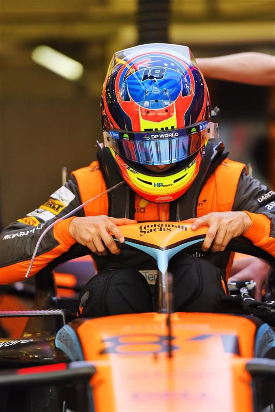 OscarPiastriBr's tweet image. 📸| Oscar nessa manhã durante o primeiro dia de testes!!

Via James Moy

#OscarPiastri #F1 #OP8