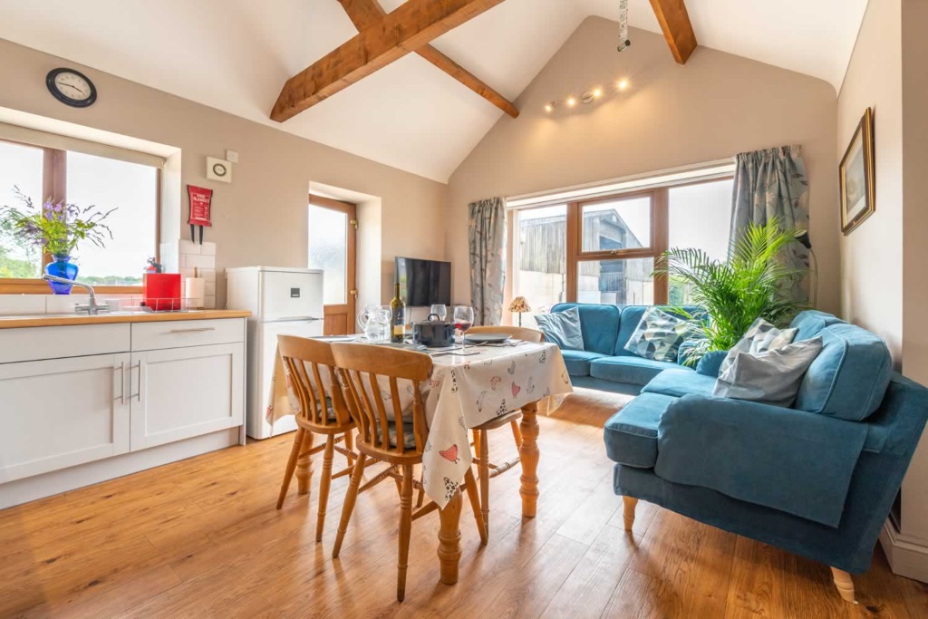 WeAcceptPets's tweet photo. Visit the award-winning self-catering accommodation at Nutley Farm. Set within the Tadnol Heath Nature Reserve close to the Jurassic Coast its a great place for children and dogs. 
https://t.co/D5SwBHDlFu
#WinfrithHeath #Dorchester #Dorset #SelfCatering #Farm #PetsWelcome https://t.co/GB4sWY2a0v
