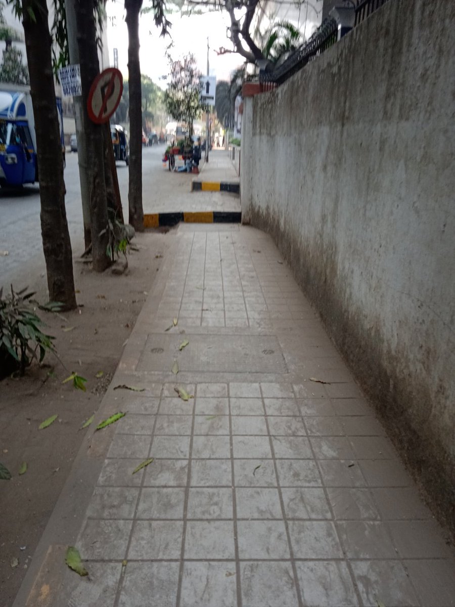I_Concern_NGO's tweet photo. Can someone from the team of @mybmc or from @mybmcWardPS rectify or remove this from pavement. These are too big to cross smoothly for pedestrians.

Location - Nahar Niketan Building, Infront of Singh Industrial Estate No.3, Ram Mandir Road, Goregaon West 

@AndFootpath https://t.co/g3rX8ePP01