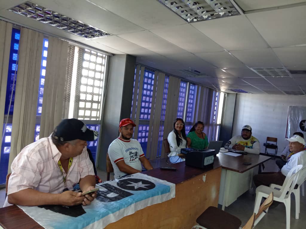 #23Feb Finalizó La Restructuración Nacional en el Estado Bolívar con el encuentro Regional, Organizando las estructuras en la nueva era de Gestión de Gobierno de calle, en el Marco de las 7 líneas de trabajo, Emanadas por Nuestro Presidente <a href="/NicolasMaduro/">Nicolás Maduro</a>
#Ora
#DeVueltaAClases