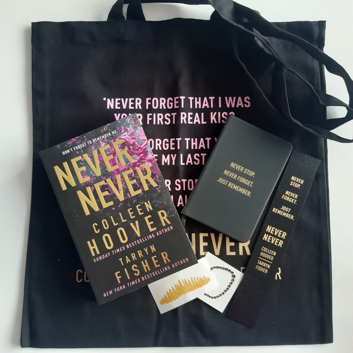 SabrinaAccalai's tweet image. I 💖 my gorgeous prize from @HarperCollinsUK! 😍😍😍 Can't wait to get stuck in, it sounds fascinating. 
#NeverNever by Colleen Hoover and Tarryn Fisher