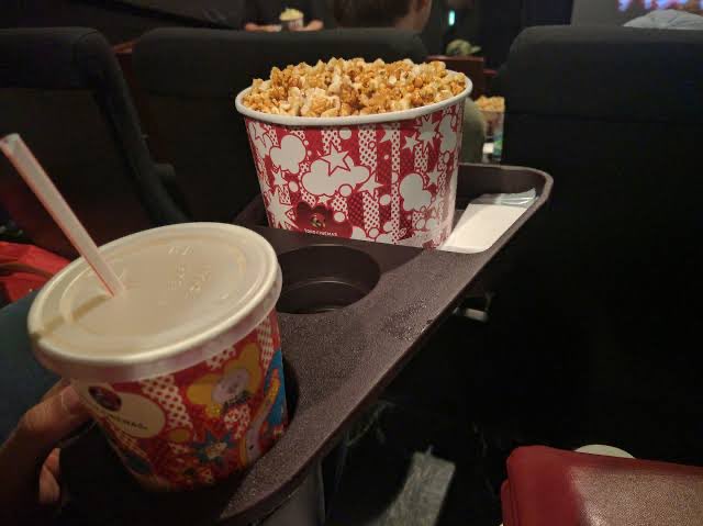 gapingthrowrer's tweet image. Going to a Japanese cinema is like watching a movie in a theatre by yourself. Complete utter silence, no popcorns on the floor, Plus they give you these tray that you can insert into the cup holder