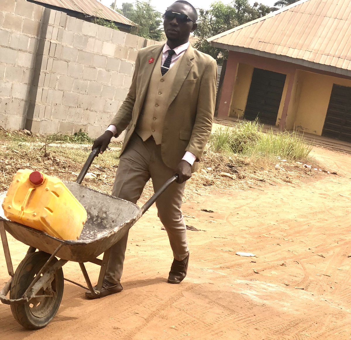 houseofpesh's tweet photo. E no get watin I no go see for this country,,,Omo https://t.co/ySGHEdzsuv