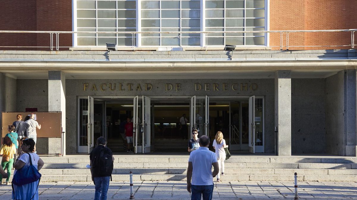 Lanzadigital's tweet image. #EstudioFormación El 36% de los graduados superiores españoles ocupa una posición inferior a su nivel de estudios, según el Informe CYD lanzadigital.com/general/el-36-…