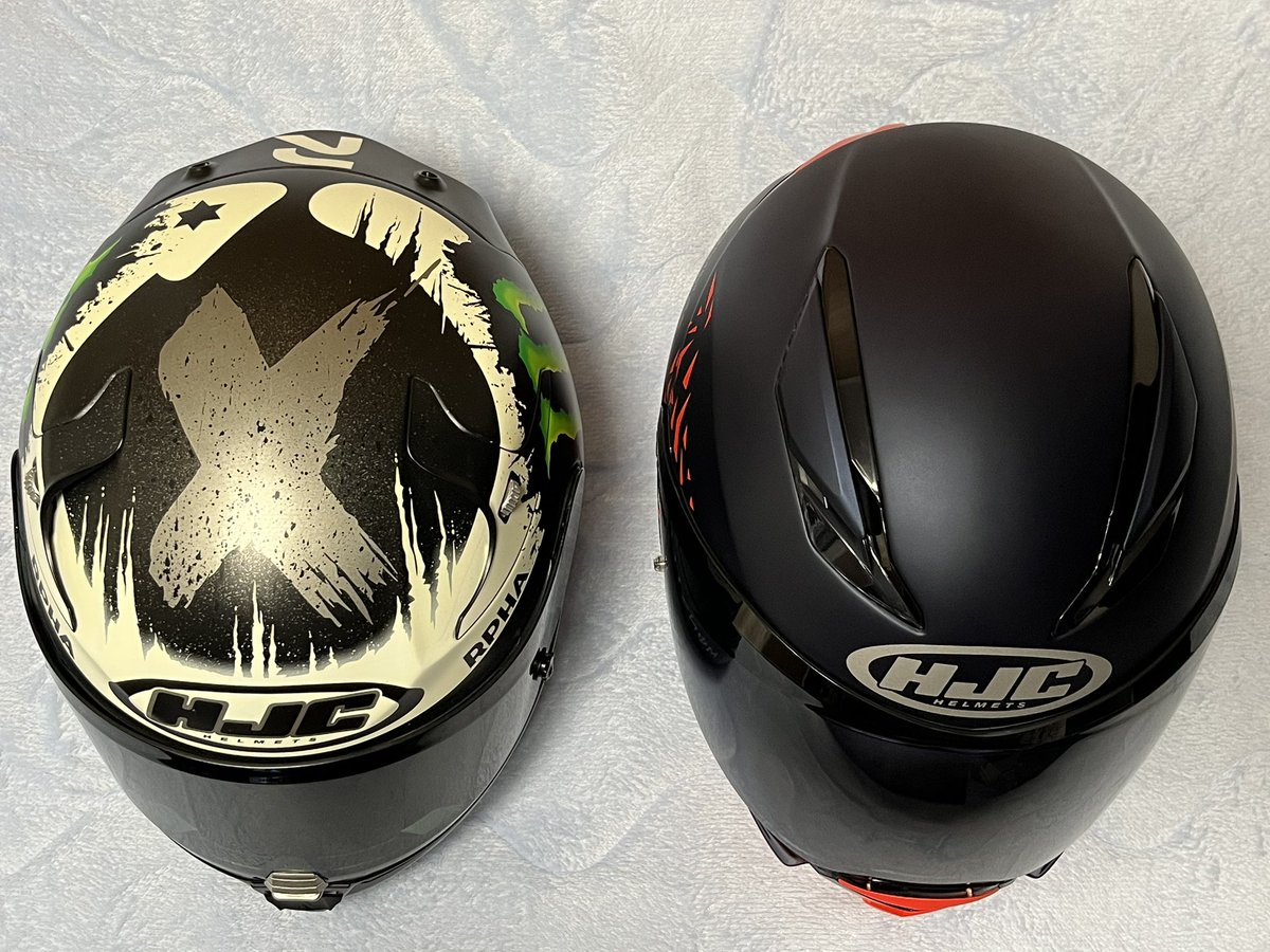 Kawasaki_ZH2's tweet photo. 新旧エナドリヘルメット✨
あなたはモンスターエナジー派?
それともレッドブル派?
ちなみに自分はZONe派🤣笑
#HJC
#RPHA10
#F70 https://t.co/sZHMO56wL9