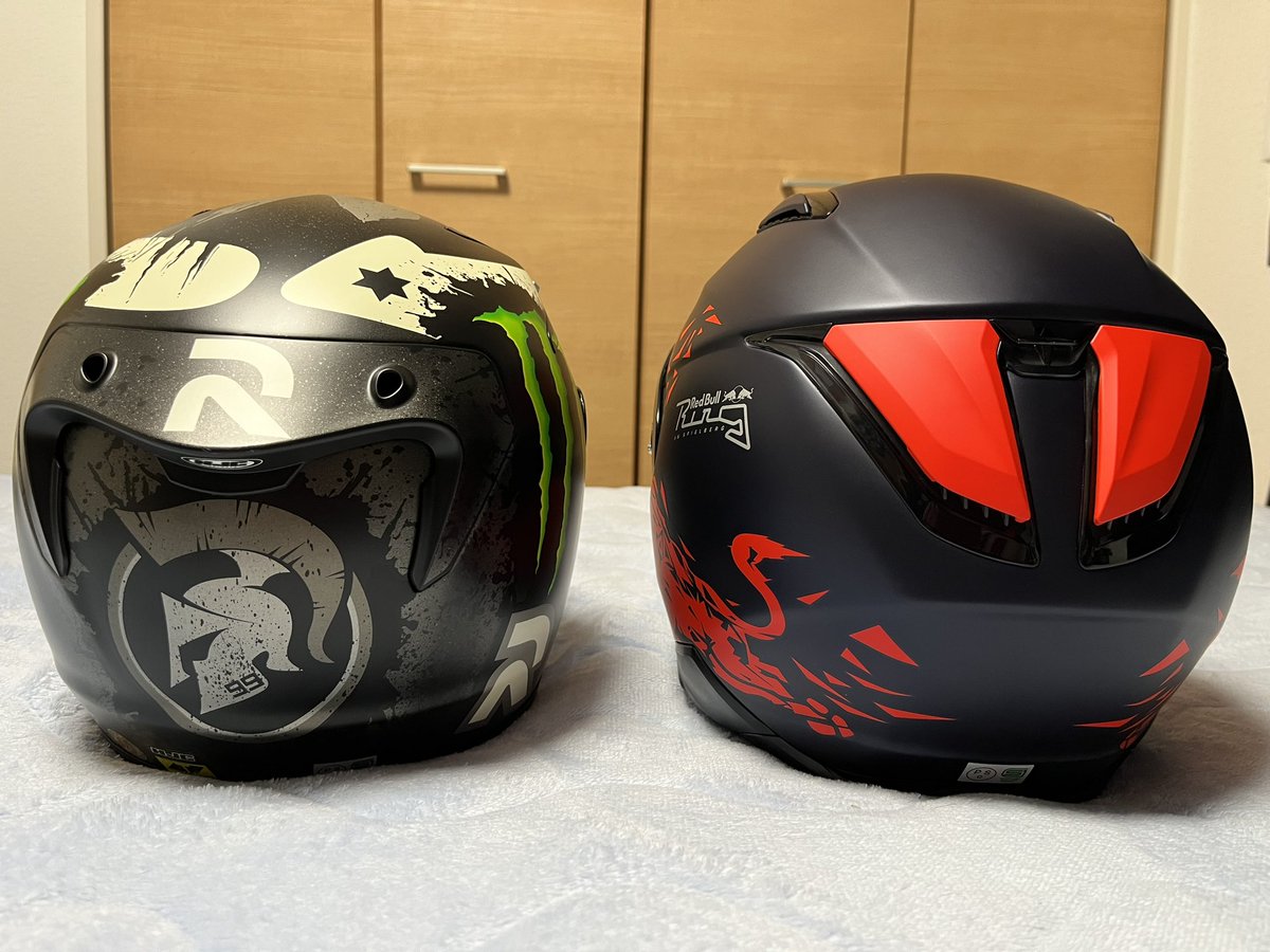Kawasaki_ZH2's tweet photo. 新旧エナドリヘルメット✨
あなたはモンスターエナジー派?
それともレッドブル派?
ちなみに自分はZONe派🤣笑
#HJC
#RPHA10
#F70 https://t.co/sZHMO56wL9