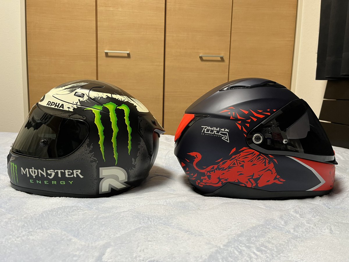 Kawasaki_ZH2's tweet photo. 新旧エナドリヘルメット✨
あなたはモンスターエナジー派?
それともレッドブル派?
ちなみに自分はZONe派🤣笑
#HJC
#RPHA10
#F70 https://t.co/sZHMO56wL9