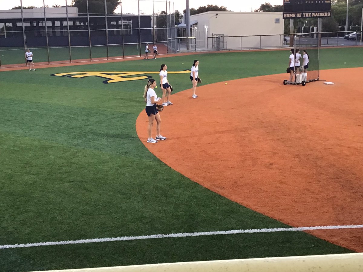 AquinasSoftball's tweet photo. A little BP at 6am #YouGoWeGo https://t.co/vyTqZ9tNTH