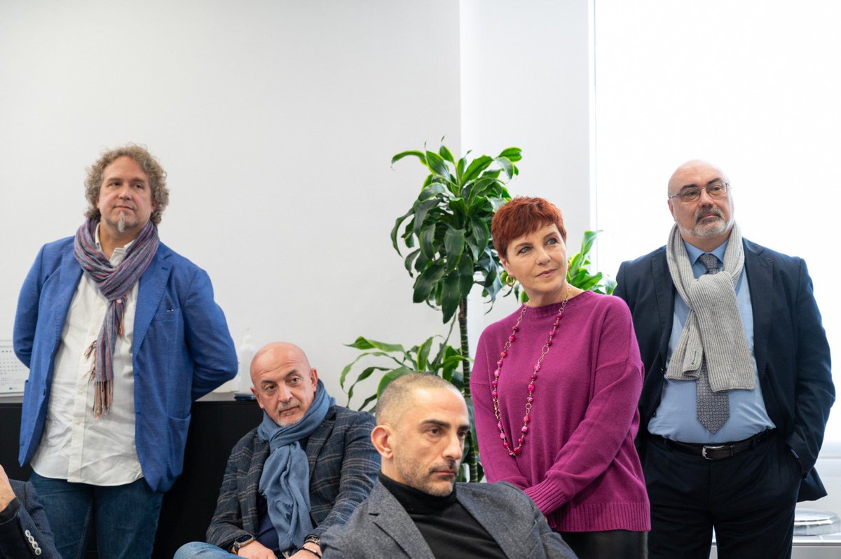 SMI_Group_IT's tweet photo. Allo #SMILab scopriamo in diretta come funziona la Dynatrace Software Intelligence Platform 💻
La #demolive del nostro partner @Dynatrace ci mostra il modo intelligente per automatizzare l’osservazione e creare un vantaggio competitivo con le aziende.
#Cloud #SMI #Dynatrace https://t.co/R3v9eV1sch