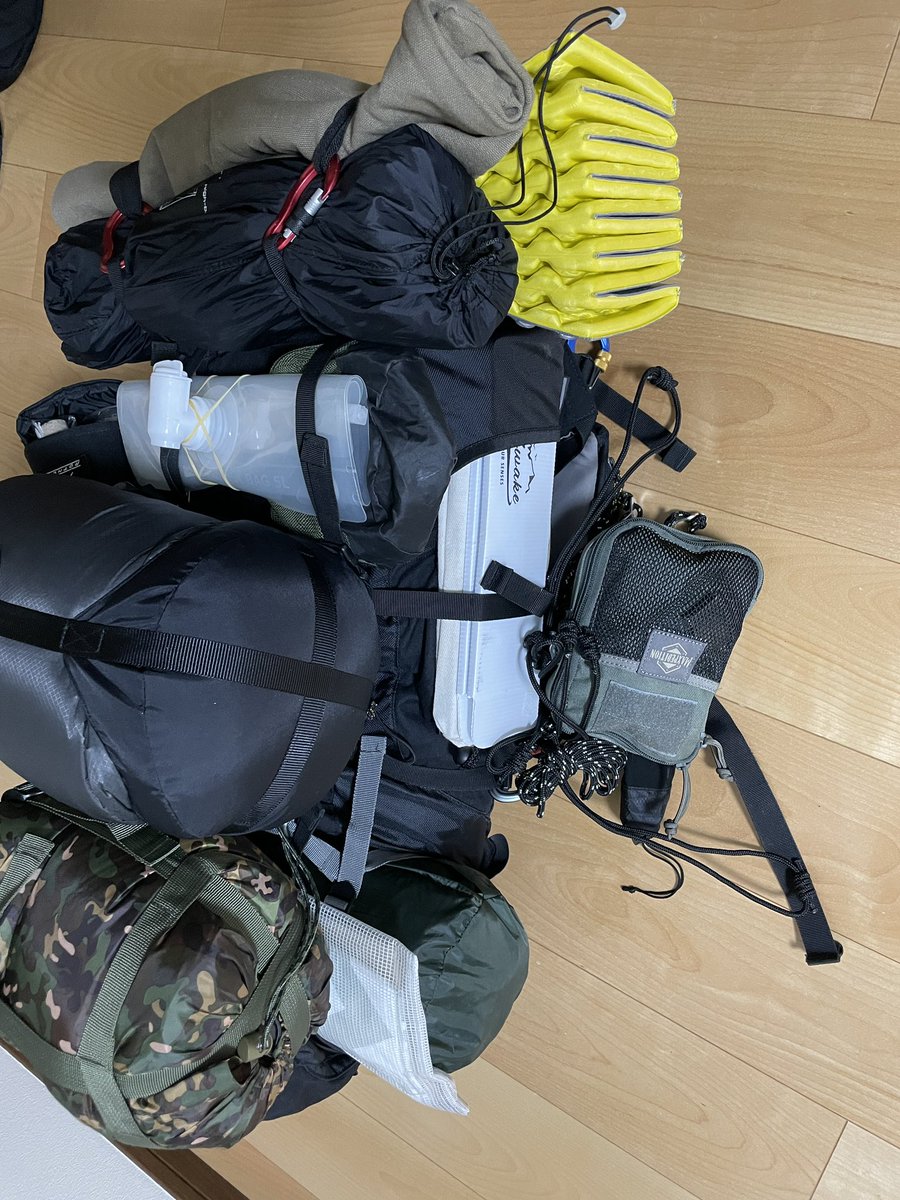 do1125mo1985's tweet photo. 明日からキャンプ
もっと荷物を減らしたいと思う毎年の冬
#バッグパック
#30l
#キャンプ
#荷物
#冬
#重い
#ソロキャンプ 
#20kg https://t.co/aVzlWOnlPN