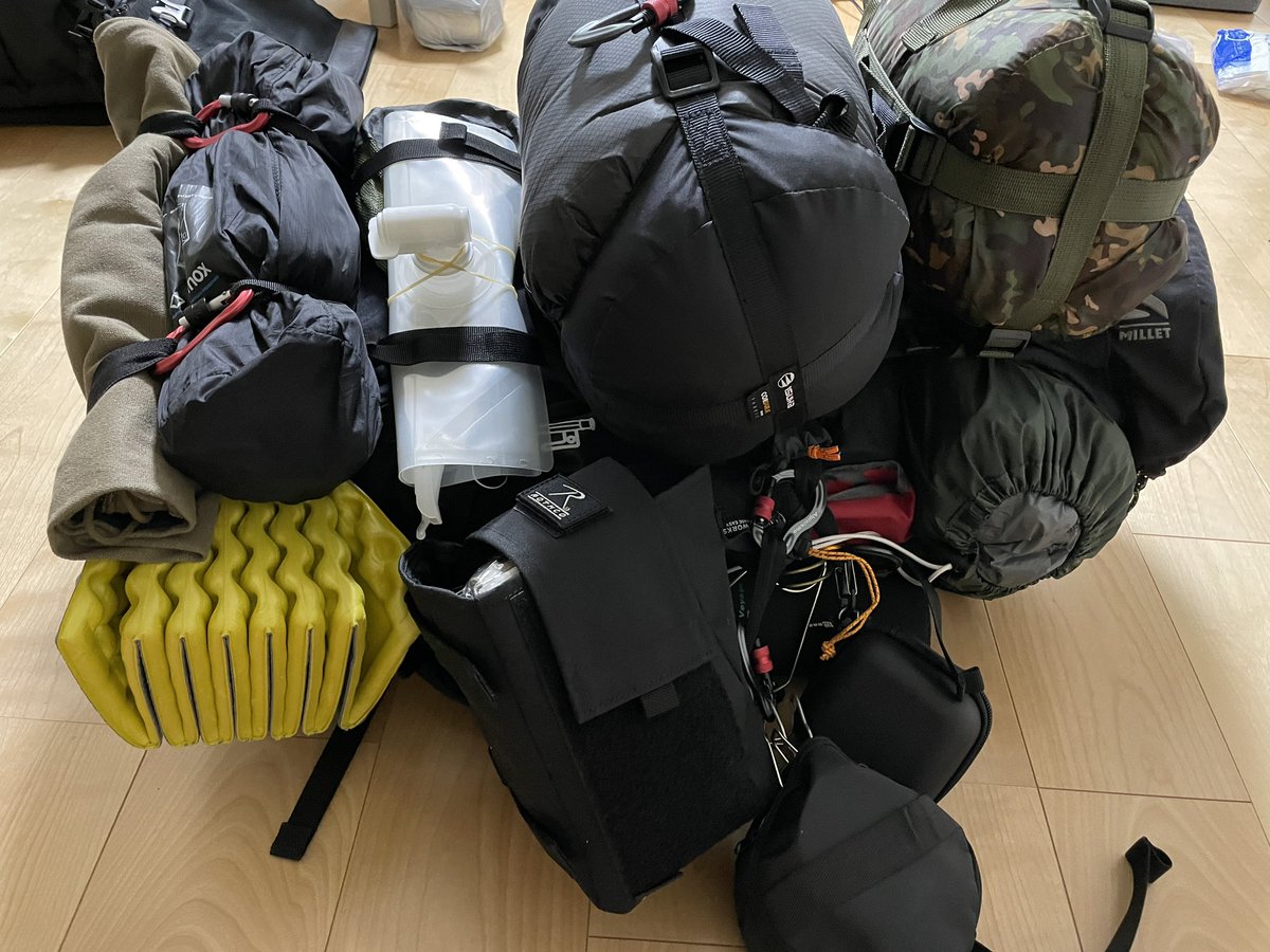 do1125mo1985's tweet photo. 明日からキャンプ
もっと荷物を減らしたいと思う毎年の冬
#バッグパック
#30l
#キャンプ
#荷物
#冬
#重い
#ソロキャンプ 
#20kg https://t.co/aVzlWOnlPN