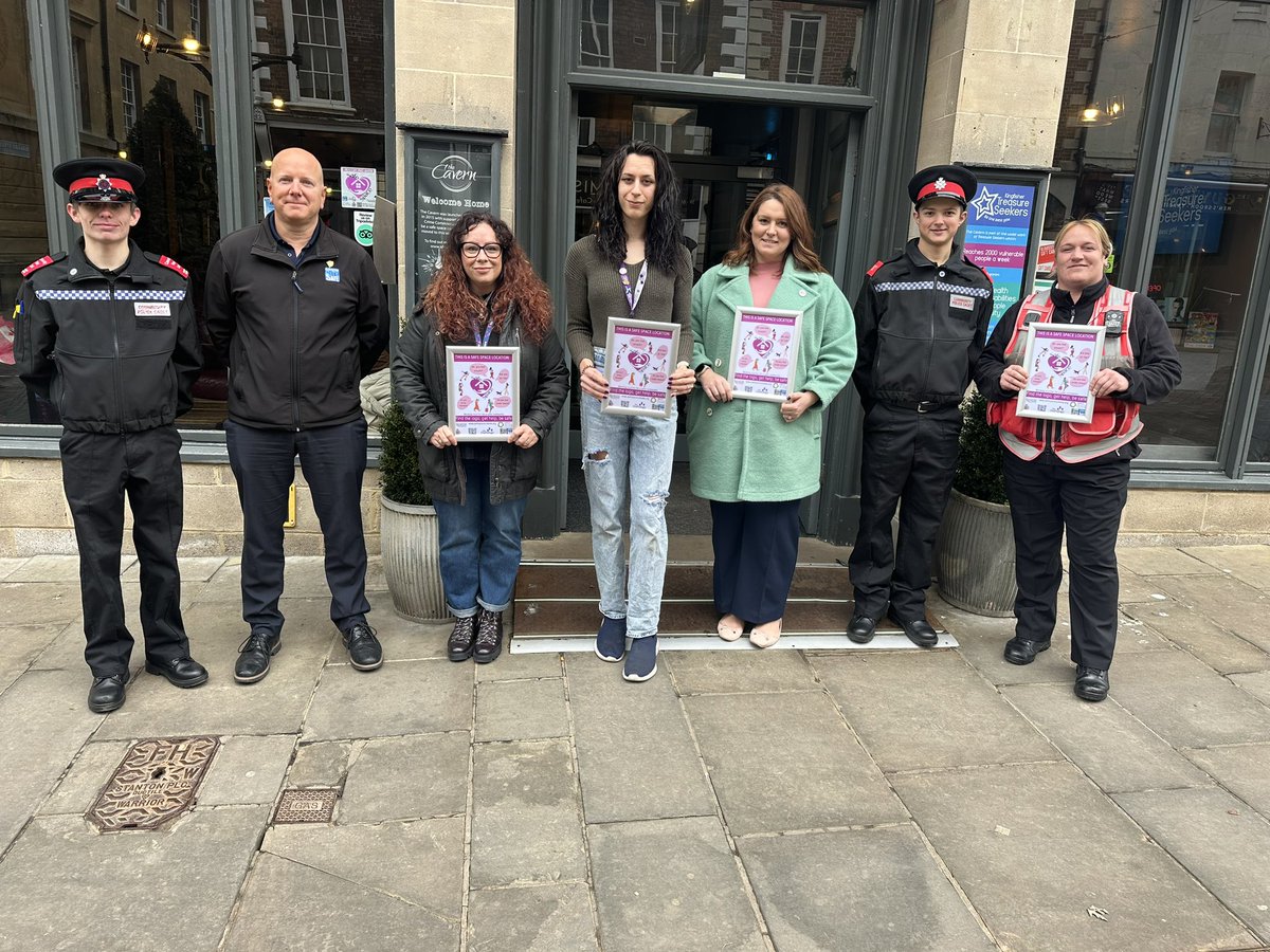 GlosCitySafe's tweet photo. Safe Space business signup day today in Gloucester 👍 We now have Stroud and Gloucester and looking to expand across Gloucestershire next 👌 @Glos_OPCC @GlosPolCadets @GloucesterCity @GLOSBIDCPO @craftologyproj https://t.co/OErFNBWSZk