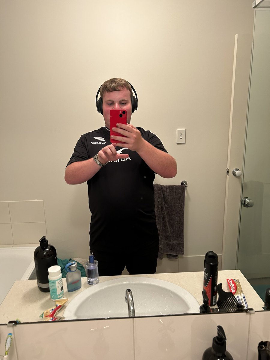 Bailey92035278's tweet photo. New phone who dis. Kidding #netballchos rangers sabres karken jets swans demons dockers and F1 fans still me bailey with my new red iPhone 14. I learned my lessons from @leeluvzya and do the set up at the store and have had no problems. @VodafoneAU customer 10/10 https://t.co/9J3760zBlZ
