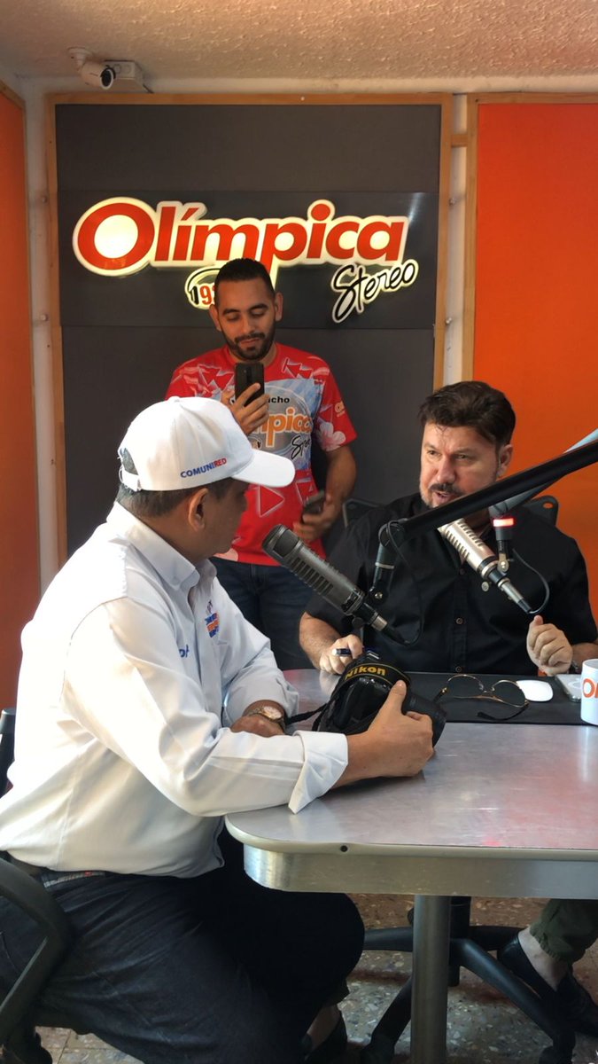 Paulbolano's tweet photo. Trabajando con pasión y de la mano de Dios, siempre hay bendiciones. 

Entrevista en Olímpica Stereo Valledupar con su director Javier Fernández Maestre, hablando de nuestro lindo folclor #Vallenato.

#Dios #Bendiciones #Periodismo #OlimpicaStereo #Comunired @Intervallenato https://t.co/rBxZhBXWs7
