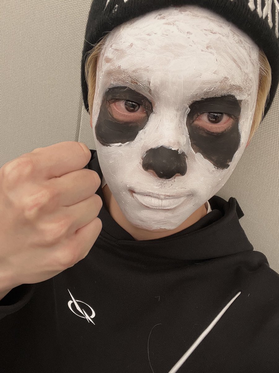 translatingTXT's tweet photo. [230223] #SOOBIN Weverse 

“i’ll try doing something cool next time hahahaha
it was fun, right? hehe” 

@TXT_members @TXT_bighit https://t.co/MRJ1dvVG3u