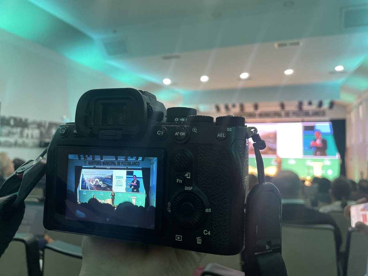 📷 captando todo lo que sucede en las interesantísimas #JornadasCovap2023 que ponen en el centro del debate el futuro de la alimentación. 

#Gastronomía

#FotosLosPedroches