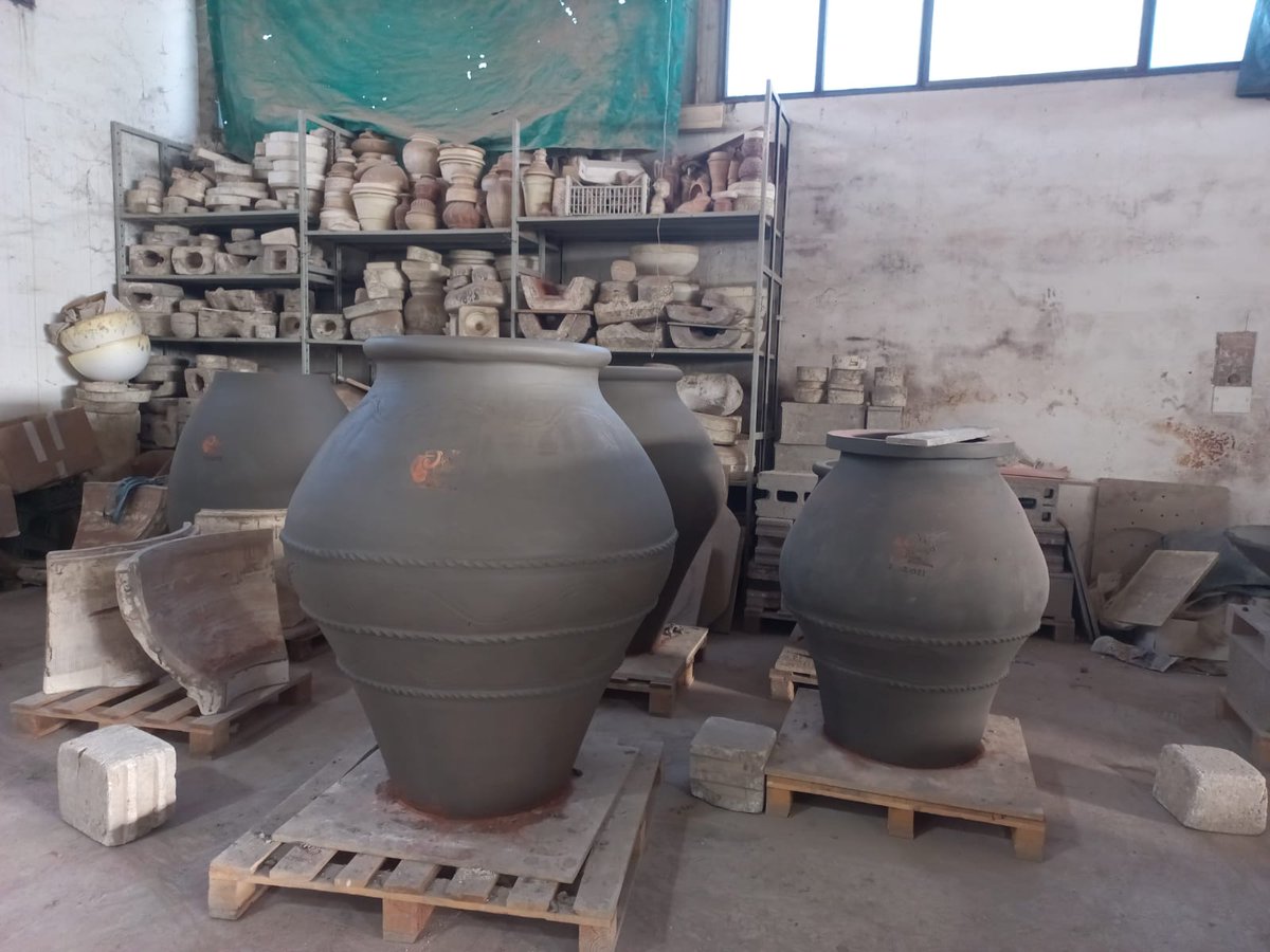 ArtenovaInfo's tweet photo. Il lavoro instancabile nella fornace di #artenova ci ripaga con queste meraviglie di #artigianalitร ๐บ๐คฉ
#craftsman #craftwork #madeinitaly #Amphora #giara #clay @Craftville @decoetarts https://t.co/9WNS7hWlSw