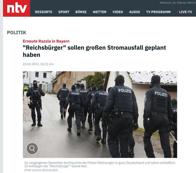 DieBajuwaren's tweet photo. Sind die #Gruenen die 'Reichsbürger'? Oder wie darf man das verstehen? 🤔
#Habeck #Baerbock #RicardaLang #Fester #Roth #GoeringEckhardt #Schulze #Lettenbauer https://t.co/oklni1lWCp