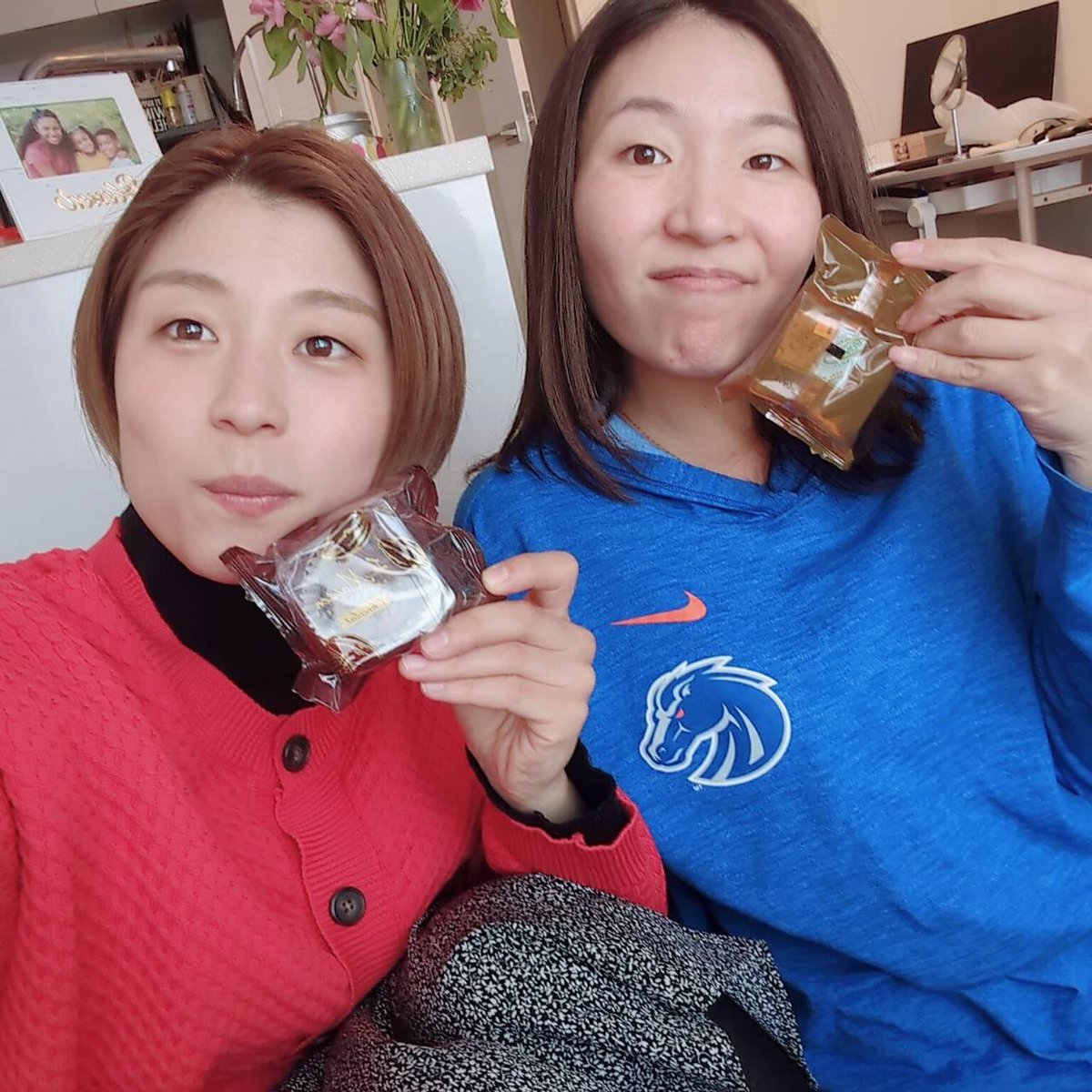 yukabeans's tweet photo. Watching @BroncoSportsGYM in Tokyo with @47kyoko (her first time ever to watch gymnastics!) while enjoying a gift box from my lovely husband @Keita_ATC 🍪🤸🏼‍♀️💙🧡
Great win!!!! 
#bleedblue 
@BroncoSports https://t.co/QgYEQnSNAM