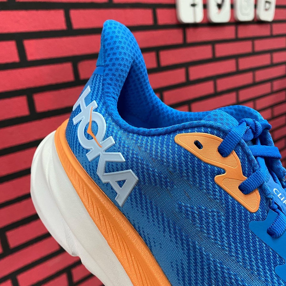 HOKA CLIFTON 9
__________________________

Ya disponibles en tiendas BIKILA y en tienda OnLine🌐👇🏼 

bikila.com/hoka-one-one-c…