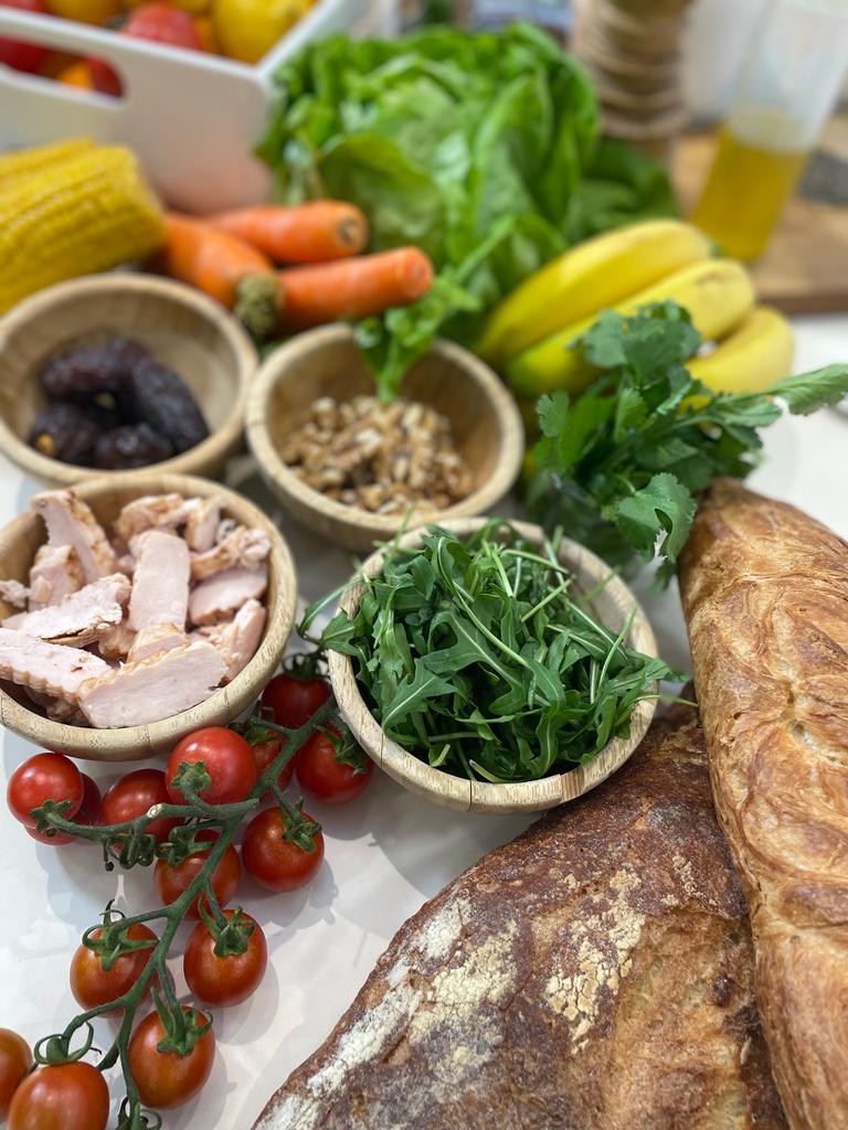 terravivaapunt's tweet photo. Per a guanyar pes i de la forma més saludable possible cal portar una alimentació allunyada de productes processats i que continguen greixos saturats. En el programa de hui, @EliEscorihuela i @joanmilian6 ens explicaran quina és la millor manera de guanyar pes saludablement. https://t.co/F6NAjdx7Qz
