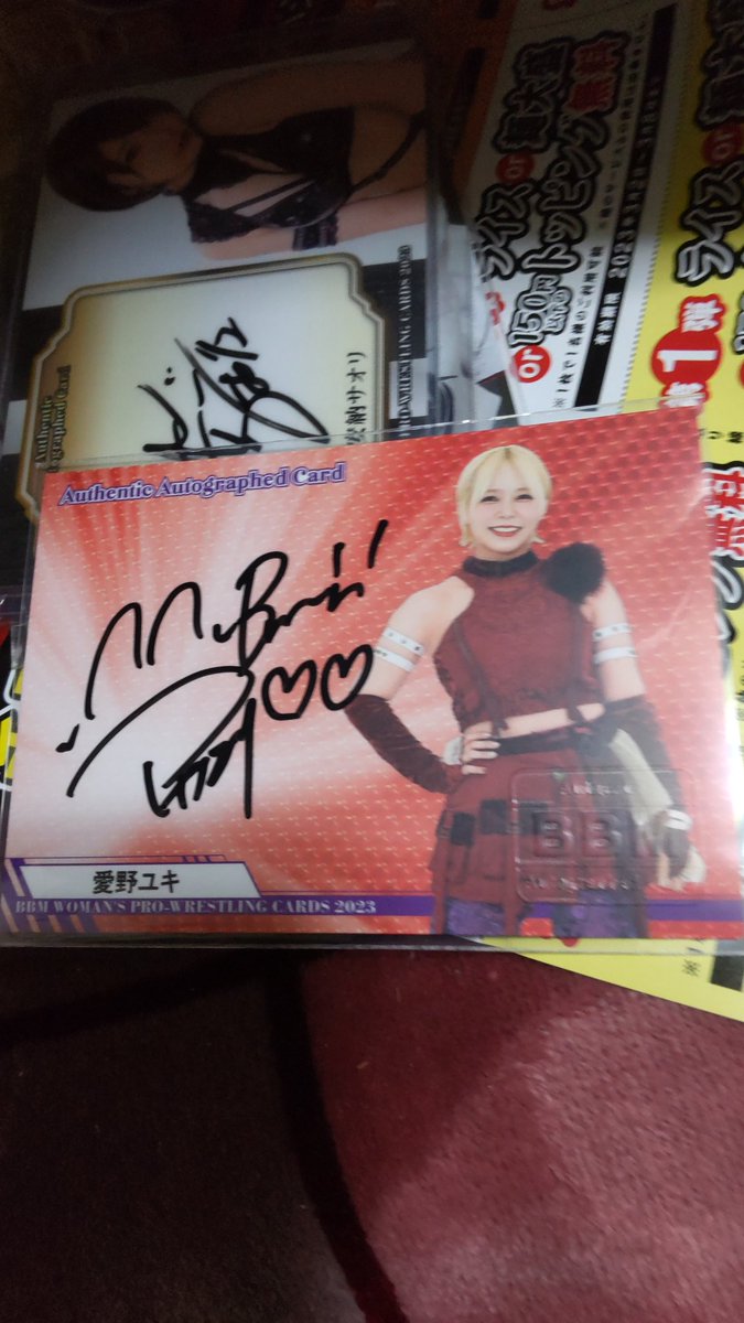 GLAzeguvmXkQAK's tweet photo. 今日はBITSさんに予約していたBBM女子プロレスカード取りに行かせて貰いましたがかなり開封結果良かったです
１番の当たりは推しの安納サオリ選手です🌟愛野ユキ選手は爆裂シスターズのTシャツ持ってますし応援しています
後の２枚はチェリー選手と鳥喰かや選手でした#チェリー#愛野ユキ#安納サオリ https://t.co/Cfb3t2BvfT