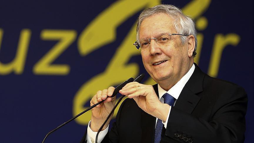 Bu süreçte senden başkası bu camiaya sahip çıkmayacak bunu biliyorum. Senin tekrar geliceğini biliyorum umut ediyorum. Çünkü sevdiğin Fenerbahçeyi böyle görmek seni de derinden üzüyor. Ve senin gelişin ile tekrar ayağa kalkacağız. ⏳⏳⏳