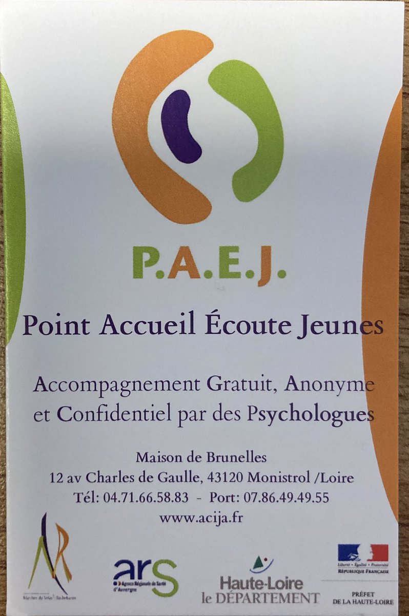 JeanMonnet43's tweet photo. Risques liés aux dangers d’Internet : intervention du #PAEJ auprès de tous les élèves de 6è. Parce que les écrans sont le quotidien des enfants, nous nous devons de leurs donner une boîte à outils pour savoir les utiliser de façon responsable et citoyenne. https://t.co/YxpKvC4I54
