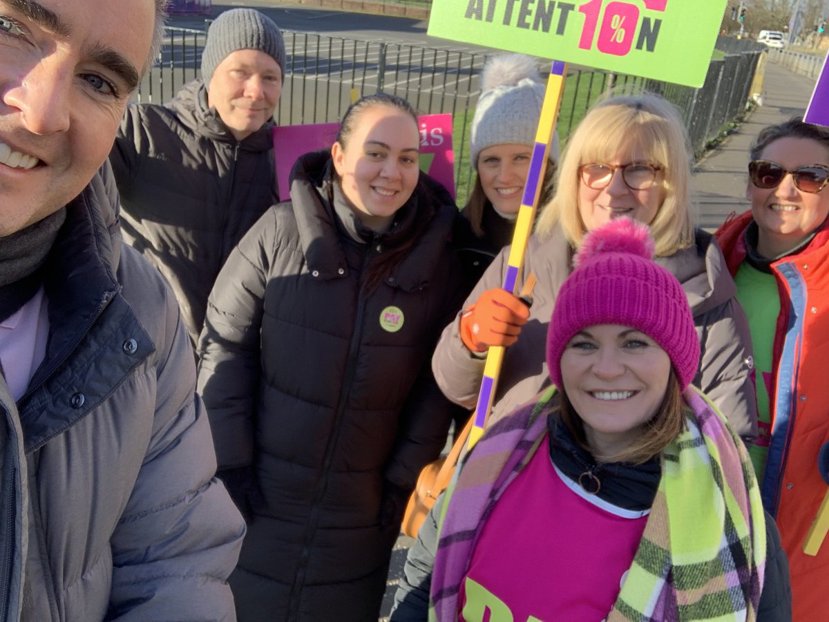 Mrs_S_Moretti's tweet photo. Picketing in the winter sunshine at St Brigid’s Primary. We have recruited a young one for the cute factor! @EISGlasgow #PayAttention https://t.co/uVTLNYXKZz