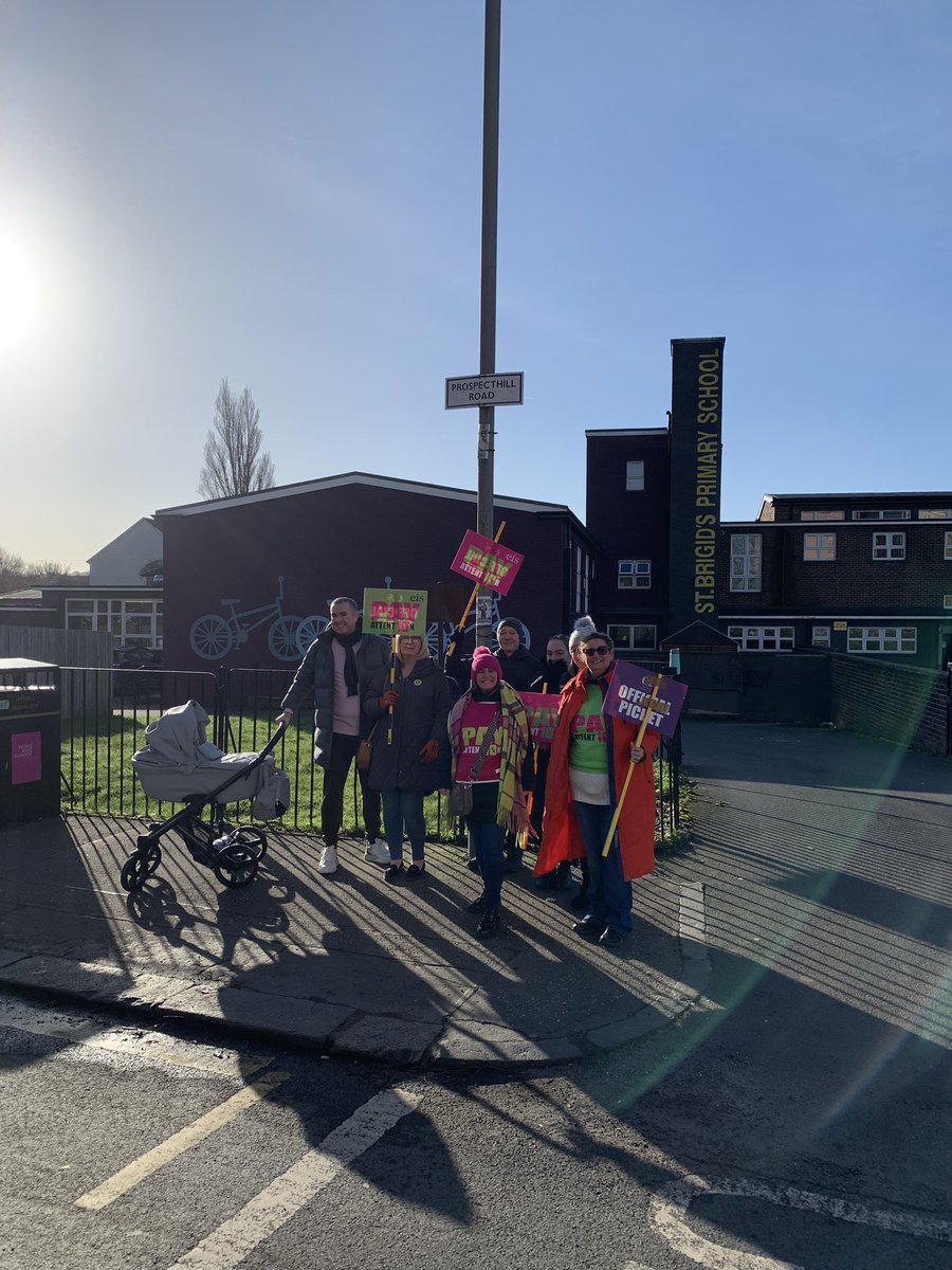 Mrs_S_Moretti's tweet photo. Picketing in the winter sunshine at St Brigid’s Primary. We have recruited a young one for the cute factor! @EISGlasgow #PayAttention https://t.co/uVTLNYXKZz