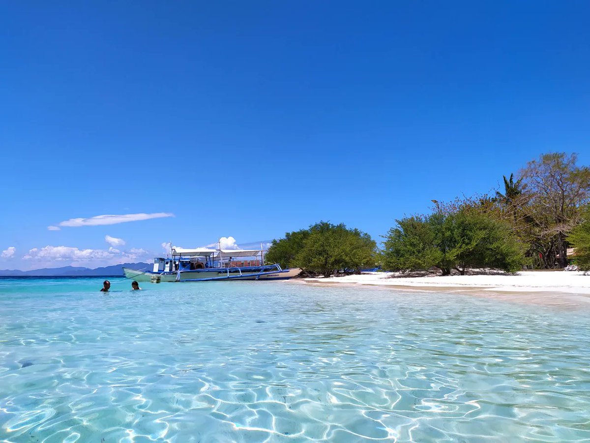 Coron ist berühmt für seine knochenweißen Sandstrände und himmelblau gefärbten Lagunen und Seen und ist eines der besten Tauchziele