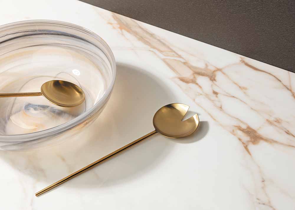 Twee nieuwe kleuren in de Evora Ceramics collectie zijn Glow en Golding. Deze kleuren hebben een zacht bruine ader en een warme luxe uitstraling. Lees meer over de nieuwe kleuren! hubs.ly/Q01zMpfY0
#luxe